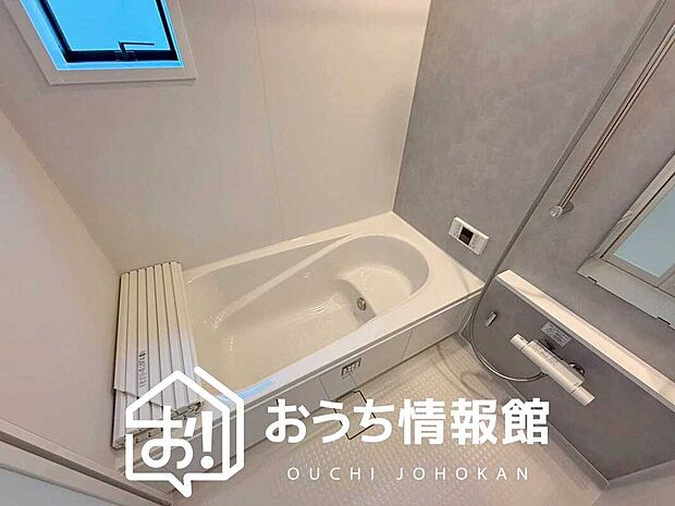 現地写真（浴室）
浴室暖房乾燥機付き。１坪タイプで広々です。