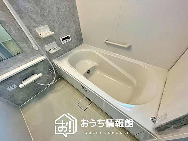 現地写真（浴室）
浴室暖房乾燥機付き。１坪タイプで広々です。