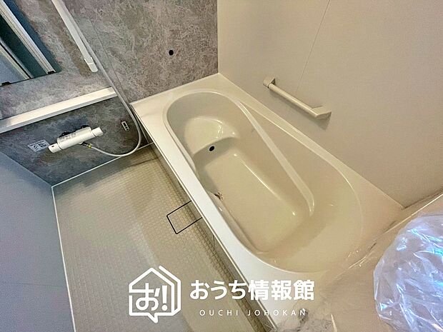 現地写真（浴室）
浴室暖房乾燥機付き。１坪タイプで広々です。