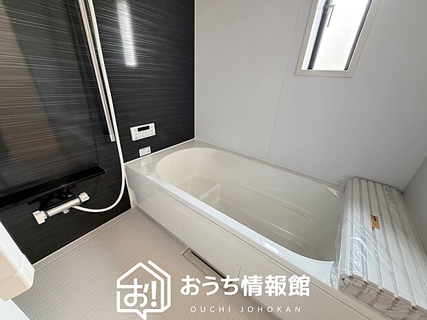 現地写真（浴室）
浴室暖房乾燥機付き。１坪タイプで広々です。