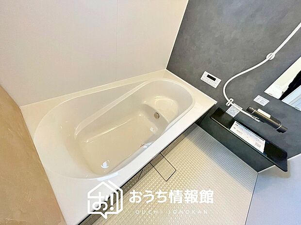 現地写真（浴室）
浴室暖房乾燥機付き。１坪タイプで広々です。