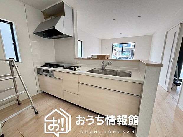 現地写真(キッチン)
収納たっぷりのシステムキッチン、浄水器付水栓を標準装備しています。