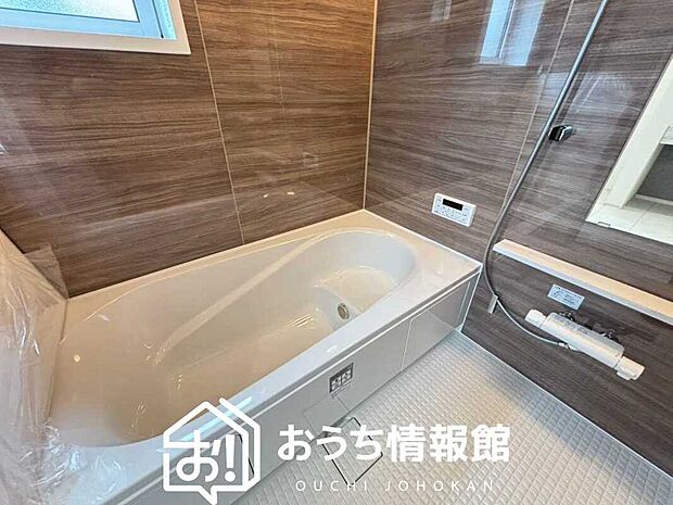 現地写真（浴室）
浴室暖房乾燥機付き。１坪タイプで広々です。