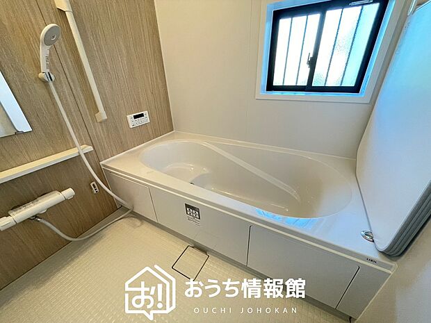 現地写真(浴室)
浴室暖房乾燥機付き。1坪タイプで広々です。