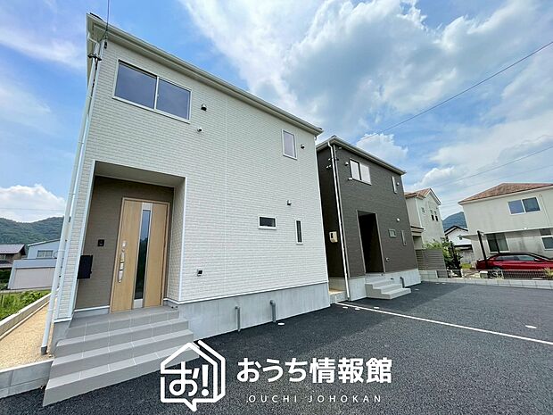 現地写真(街並み)
全2邸
駐車3台可能