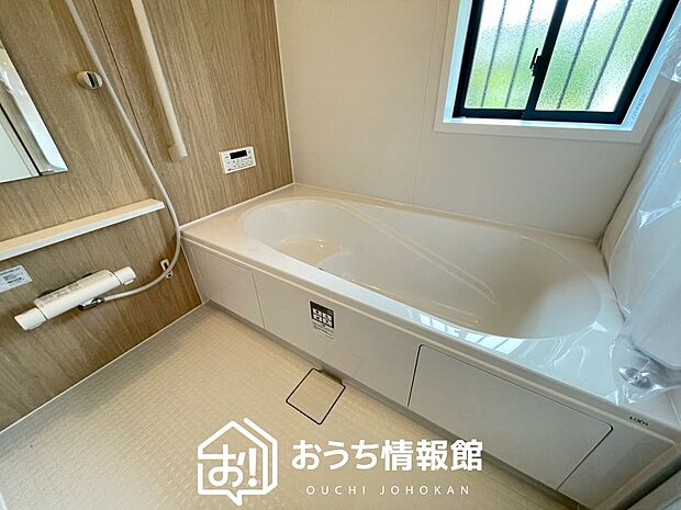 現地写真(浴室)
浴室暖房乾燥機付き。1坪タイプで広々です。