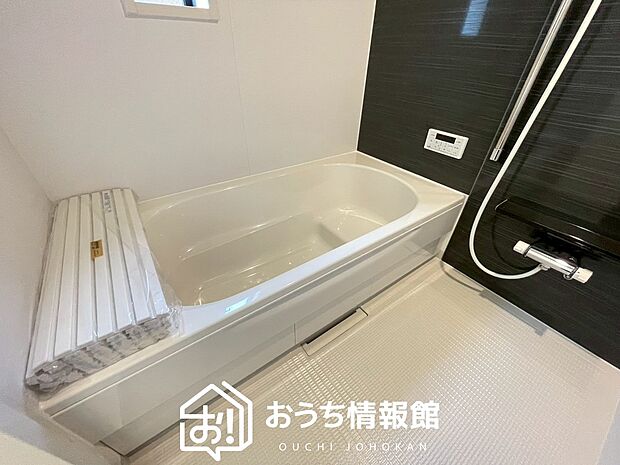 現地写真(浴室)
浴室暖房乾燥機付き。1坪タイプで広々です。