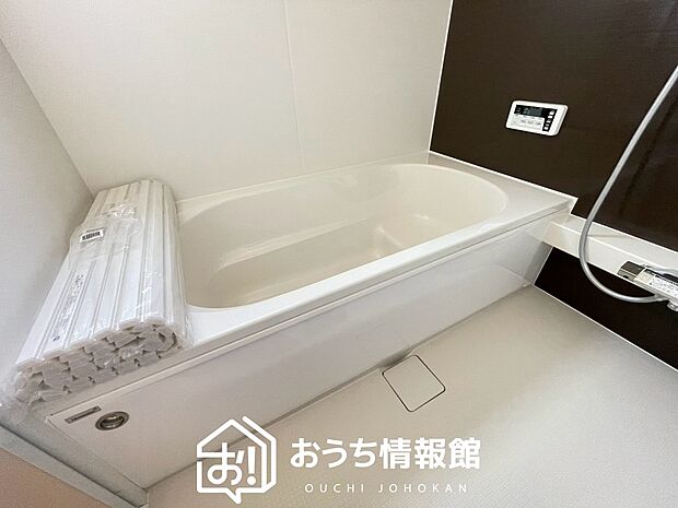 現地写真（浴室）
浴室暖房乾燥機付き。１坪タイプで広々です。
