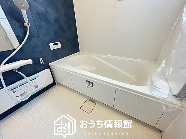 現地写真（浴室）
浴室暖房乾燥機付き。１坪タイプで広々です。