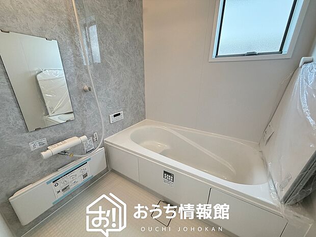 現地写真(浴室)
浴室暖房乾燥機付き。1坪タイプで広々です。