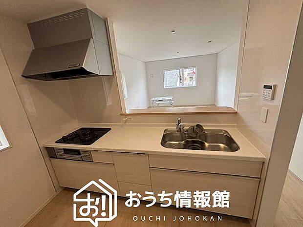 現地写真(キッチン)
収納たっぷりのシステムキッチン、浄水器付水栓を標準装備しています。