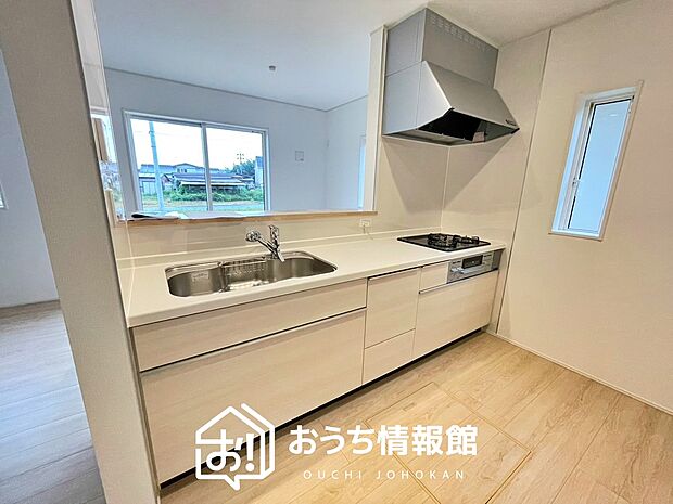 現地写真(キッチン)
収納たっぷりのシステムキッチン、浄水器付水栓を標準装備しています。