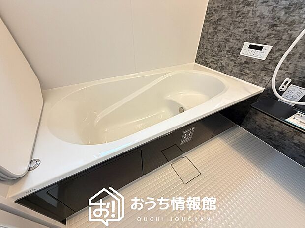 現地写真（浴室）
浴室暖房乾燥機付き。１坪タイプで広々です。