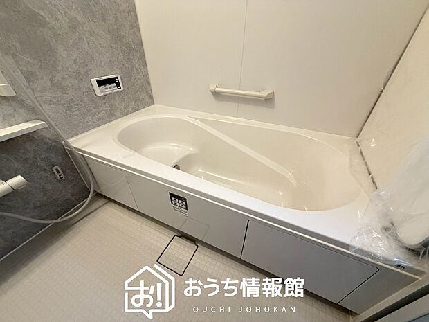 現地写真（浴室）
浴室暖房乾燥機付き。１坪タイプで広々です。