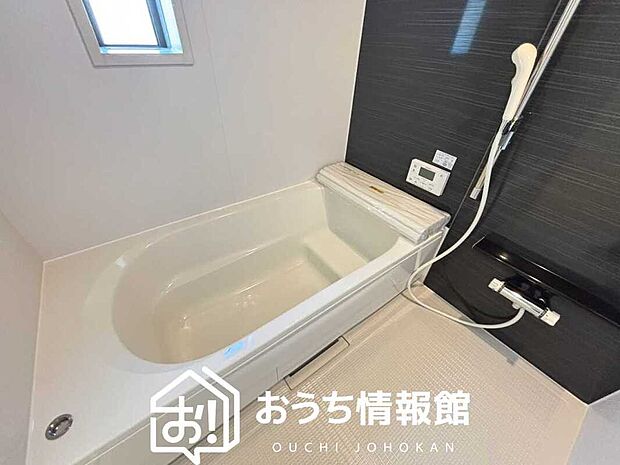現地写真（浴室）
浴室暖房乾燥機付き。１坪タイプで広々です。