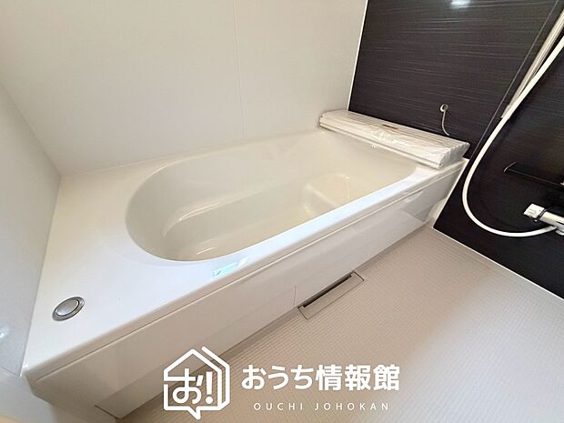 現地写真（浴室）
浴室暖房乾燥機付き。１坪タイプで広々です。