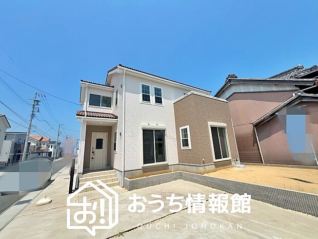 【現地写真(外観)【7号地】】雨で汚れを落とし、耐久性・耐候性に優れた外壁を使用しています。