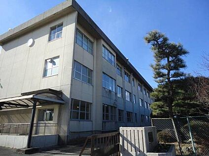 四日市市立西朝明中学校 2200ｍ(徒歩28分)