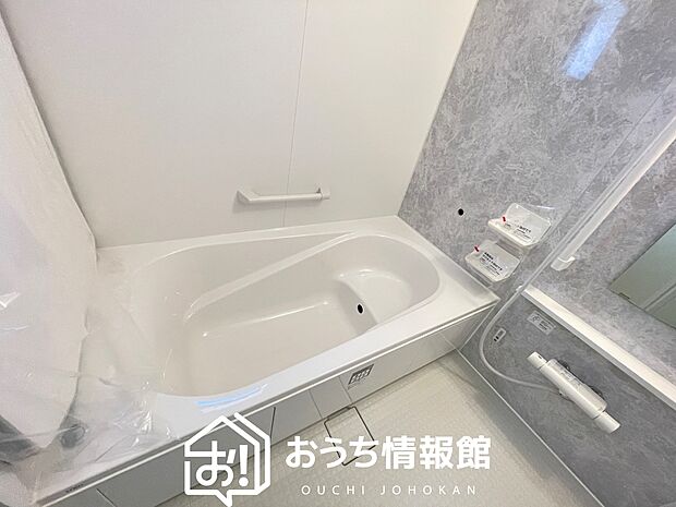 【現地写真(浴室)】浴室暖房乾燥機付き。1坪タイプで広々です。