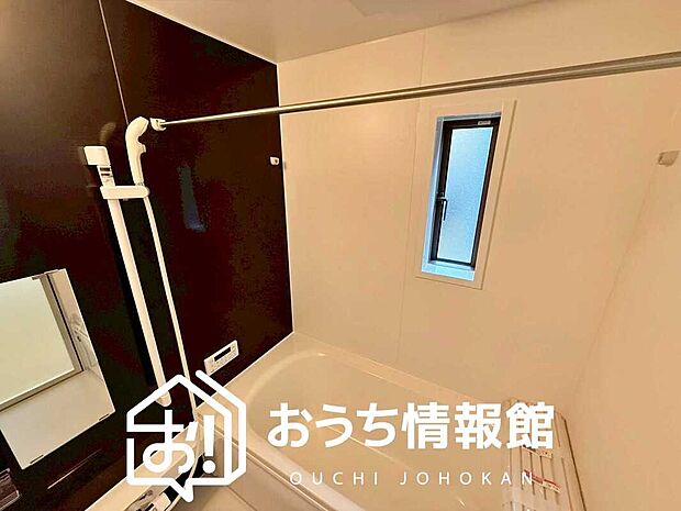 【現地写真(浴室)】浴室暖房乾燥機付き。1坪タイプで広々です。