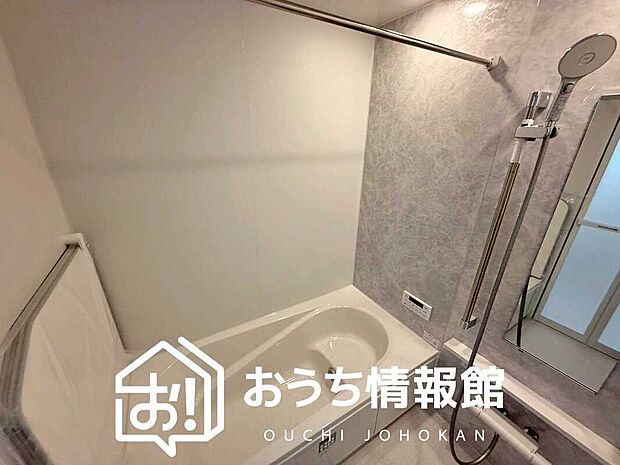 【現地写真(浴室)】浴室暖房乾燥機付き。1坪タイプで広々です。