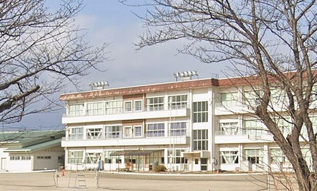 四日市市立楠中学校(約600m)