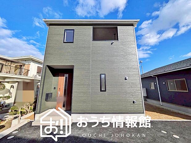 【現地写真（外観）【１号地】】雨で汚れを落とし、耐久性・耐候性に優れた外壁を使用しています。