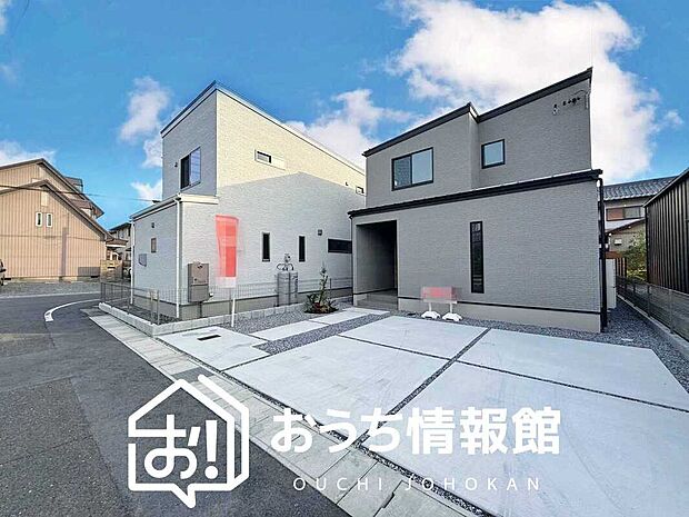 【現地写真（前道含む外観）】軽くて火災に強い屋根材を採用し、地震時の建物への負担や揺れを軽減しています。