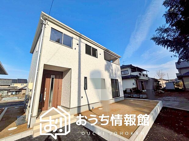 【現地写真（外観）【２号地】】軽くて火災に強い屋根材を採用し、地震時の建物への負担や揺れを軽減しています。