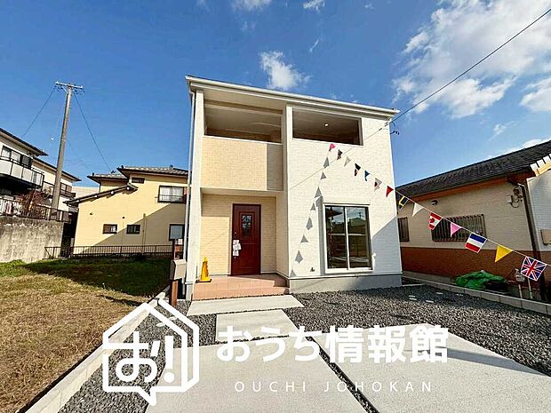 【現地写真（外観）】雨で汚れを落とし、耐久性・耐候性に優れた外壁を使用しています。