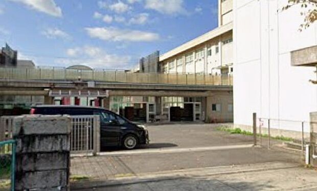 四日市市立山手中学校(約1,300m)