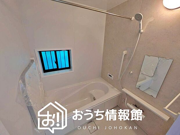 【現地写真（浴室）】浴室暖房乾燥機付き。１坪タイプで広々です。