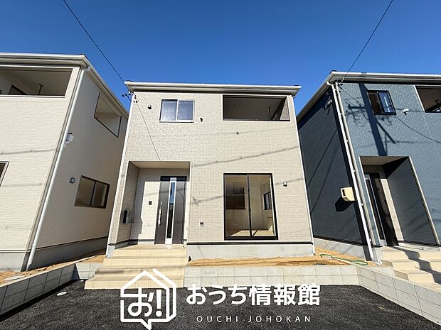 【現地写真（外観）【２号地】】軽くて火災に強い屋根材を採用し、地震時の建物への負担や揺れを軽減しています。