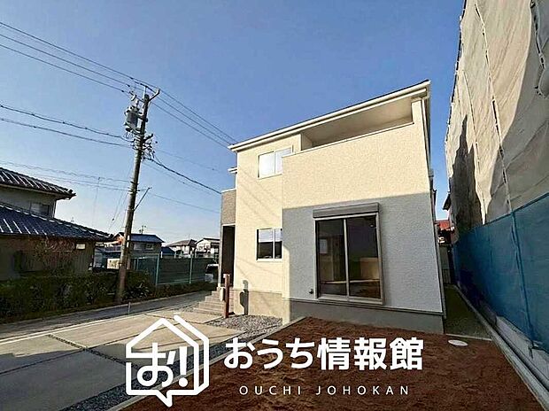 【現地写真（外観）】雨で汚れを落とし、耐久性・耐候性に優れた外壁を使用しています。