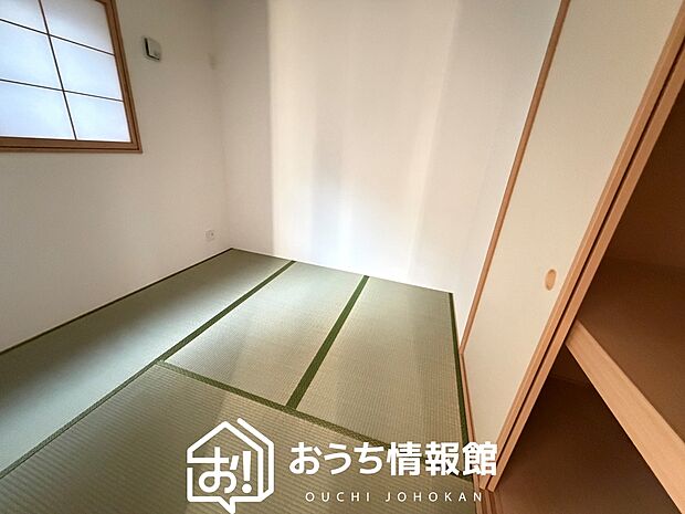 【現地写真（和室）】大壁仕様の新和室。くつろぎの空間です。