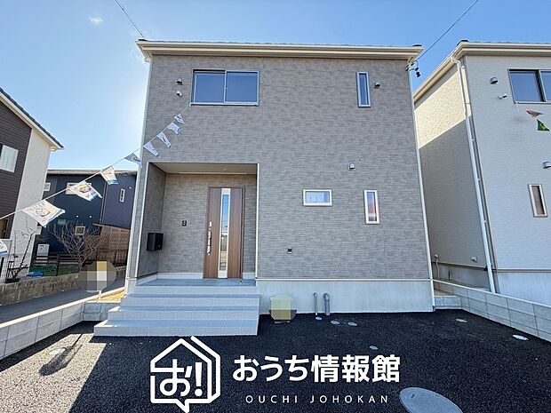 【現地写真（外観）【２号地】】軽くて火災に強い屋根材を採用し、地震時の建物への負担や揺れを軽減しています。