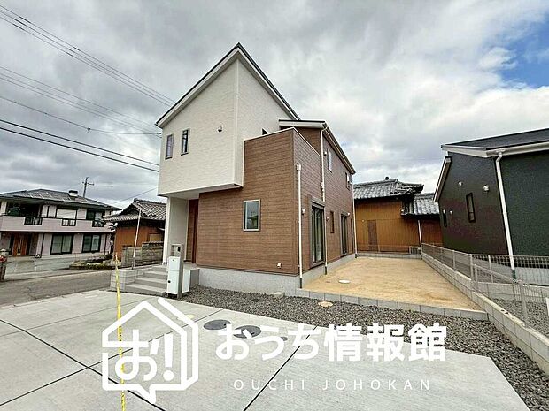 【現地写真（外観）【1号地】】雨で汚れを落とし、耐久性・耐候性に優れた外壁を使用しています。