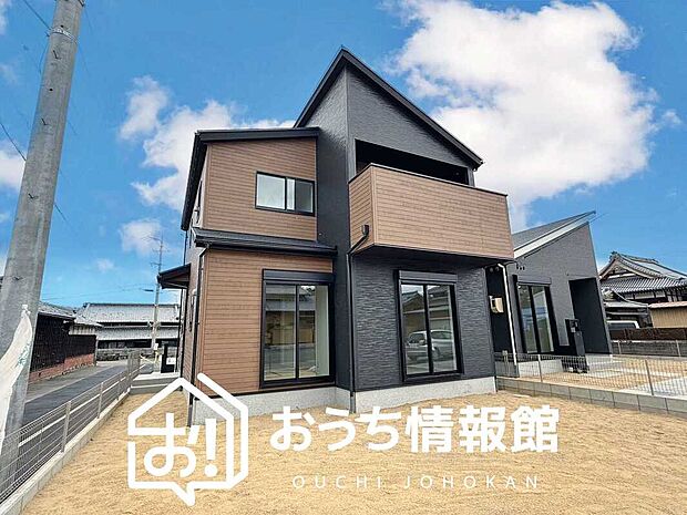 【現地写真（外観）【2号地】】軽くて火災に強い屋根材を採用し、地震時の建物への負担や揺れを軽減しています。