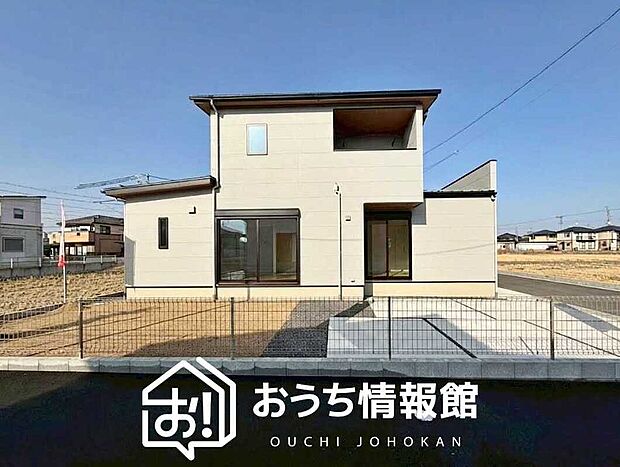 【現地写真（外観）【Ｂ号地】】軽くて火災に強い屋根材を採用し、地震時の建物への負担や揺れを軽減しています。