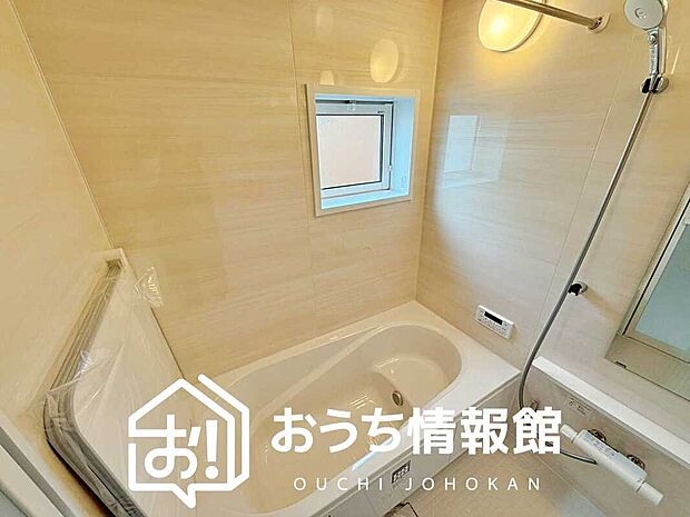 【現地写真（浴室）】浴室暖房乾燥機付き。１坪タイプで広々です。