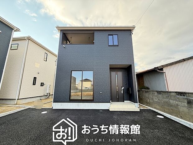 【現地写真（外観）【１号地】】雨で汚れを落とし、耐久性・耐候性に優れた外壁を使用しています。