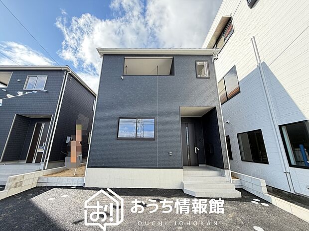 【現地写真（外観）【３号地】】軽くて火災に強い屋根材を採用し、地震時の建物への負担や揺れを軽減しています。