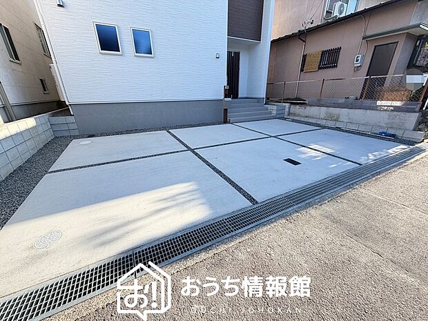 【現地写真（駐車場）】駐車スペースが広く、運転が苦手な方も安心です。