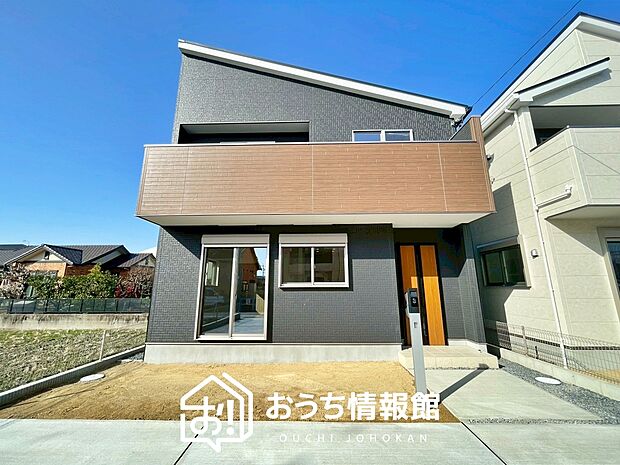 【現地写真（外観）【１号地】】雨で汚れを落とし、耐久性・耐候性に優れた外壁を使用しています。