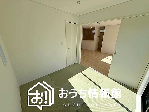 【現地写真（和室）】大壁仕様の新和室。くつろぎの空間です。