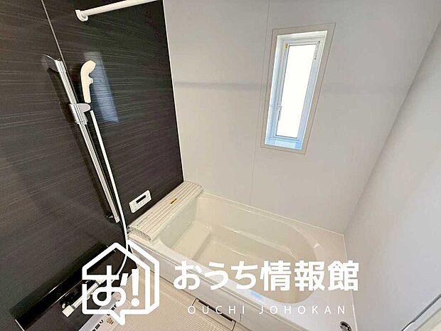 【現地写真（浴室）】浴室暖房乾燥機付き。１坪タイプで広々です。