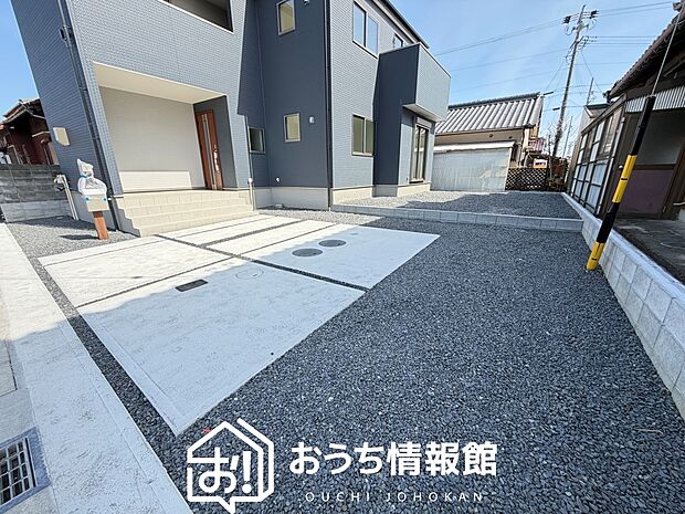 【現地写真（駐車場）】駐車スペースが広く、運転が苦手な方も安心です。