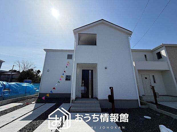 【現地写真（外観）【２号地】】雨で汚れを落とし、耐久性・耐候性に優れた外壁を使用しています。