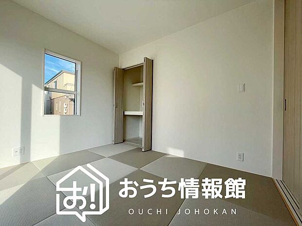 【現地写真（和室）】大壁仕様の新和室。くつろぎの空間です。