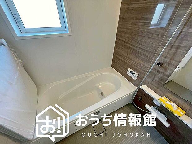 【現地写真（浴室）】浴室暖房乾燥機付き。１坪タイプで広々です。